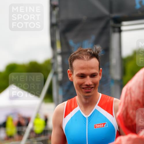 30.08.2026 - Elbe Triathlon Hamburg LAZAROV Photography http://msf.ph/oto/10042043 30.08.2026 16:26:01 Ziel  meine-sportfotos.de