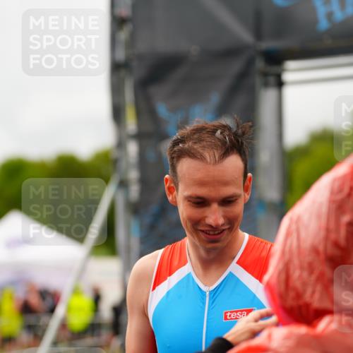 30.08.2026 - Elbe Triathlon Hamburg LAZAROV Photography http://msf.ph/oto/10042049 30.08.2026 16:26:01 Ziel  meine-sportfotos.de