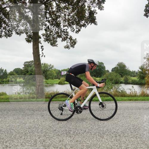 30.08.2026 - Elbe Triathlon Hamburg Michael Burmester http://msf.ph/oto/10042142 30.08.2026 12:26:05 Radfahren 1735 meine-sportfotos.de
