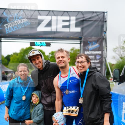 30.08.2026 - Elbe Triathlon Hamburg LAZAROV Photography http://msf.ph/oto/10042215 30.08.2026 16:27:18 Ziel  meine-sportfotos.de