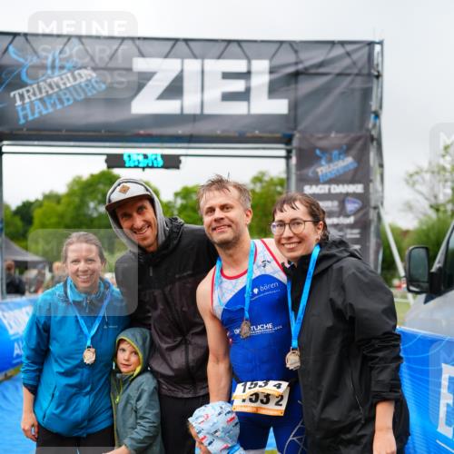 30.08.2026 - Elbe Triathlon Hamburg LAZAROV Photography http://msf.ph/oto/10042220 30.08.2026 16:27:19 Ziel  meine-sportfotos.de