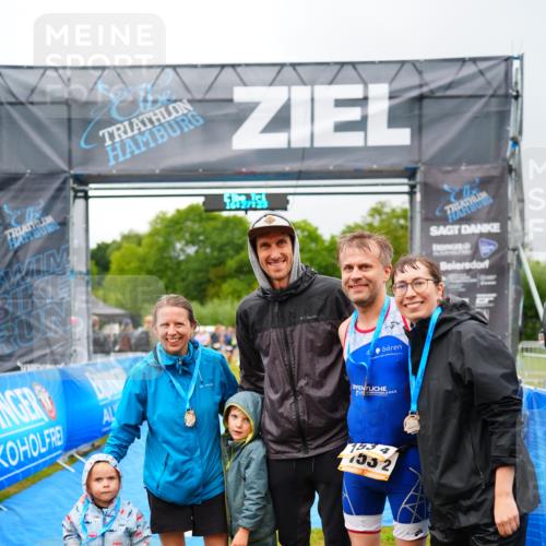 30.08.2026 - Elbe Triathlon Hamburg LAZAROV Photography http://msf.ph/oto/10042257 30.08.2026 16:27:23 Ziel  meine-sportfotos.de