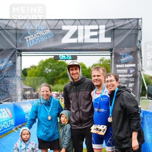 30.08.2026 - Elbe Triathlon Hamburg LAZAROV Photography http://msf.ph/oto/10042273 30.08.2026 16:27:24 Ziel  meine-sportfotos.de