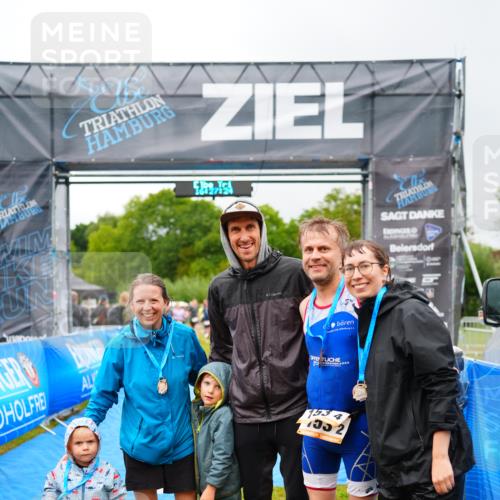 30.08.2026 - Elbe Triathlon Hamburg LAZAROV Photography http://msf.ph/oto/10042279 30.08.2026 16:27:24 Ziel  meine-sportfotos.de