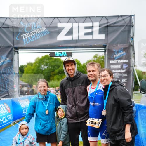 30.08.2026 - Elbe Triathlon Hamburg LAZAROV Photography http://msf.ph/oto/10042294 30.08.2026 16:27:24 Ziel  meine-sportfotos.de