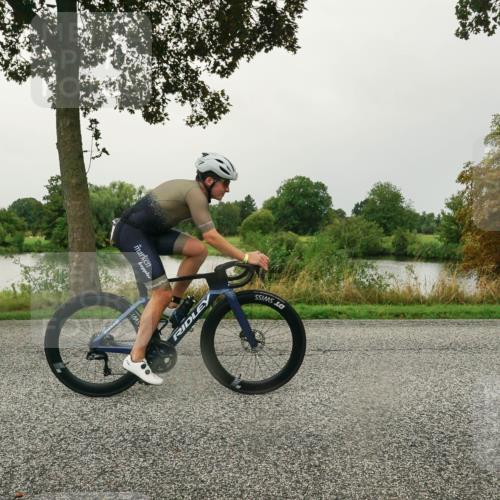 30.08.2026 - Elbe Triathlon Hamburg Michael Burmester http://msf.ph/oto/10042298 30.08.2026 08:47:17 Radfahren 215 meine-sportfotos.de