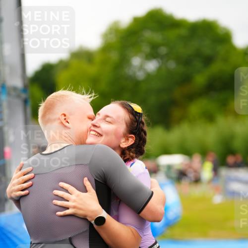 30.08.2026 - Elbe Triathlon Hamburg LAZAROV Photography http://msf.ph/oto/10042355 30.08.2026 16:27:35 Ziel  meine-sportfotos.de