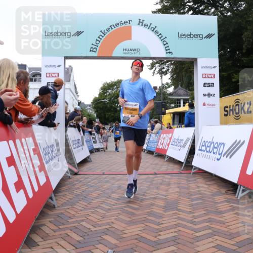 30.08.2026 - Blankeneser Heldenlauf Lena Gebhardt http://msf.ph/oto/10042376 30.08.2026 11:47:51 Ziel 2022, 2165, 2559, 2710, 2752 meine-sportfotos.de