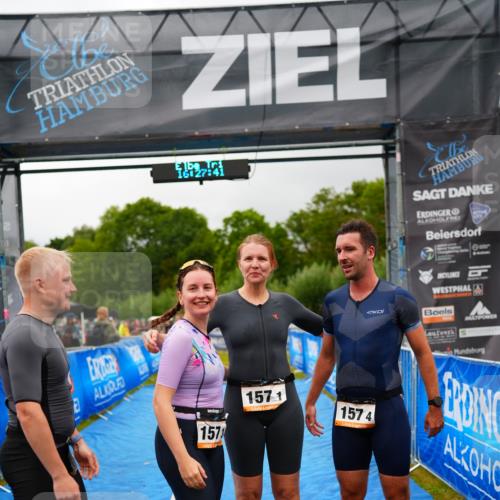 30.08.2026 - Elbe Triathlon Hamburg LAZAROV Photography http://msf.ph/oto/10042388 30.08.2026 16:27:40 Ziel  meine-sportfotos.de