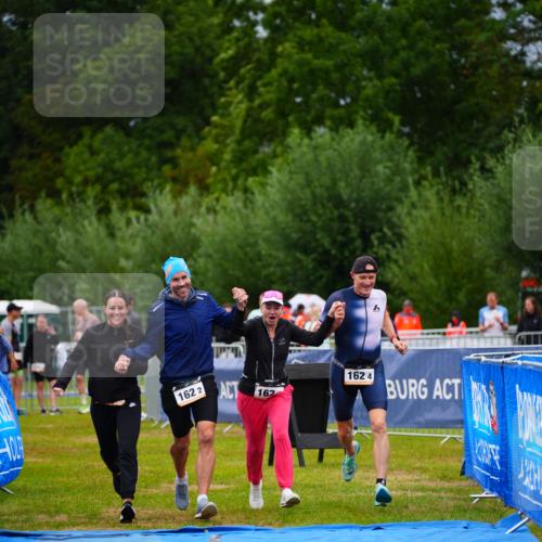 30.08.2026 - Elbe Triathlon Hamburg LAZAROV Photography http://msf.ph/oto/10042465 30.08.2026 16:28:19 Ziel  meine-sportfotos.de