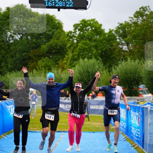 30.08.2026 - Elbe Triathlon Hamburg LAZAROV Photography http://msf.ph/oto/10042489 30.08.2026 16:28:21 Ziel  meine-sportfotos.de