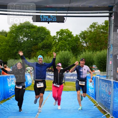 30.08.2026 - Elbe Triathlon Hamburg LAZAROV Photography http://msf.ph/oto/10042495 30.08.2026 16:28:21 Ziel  meine-sportfotos.de