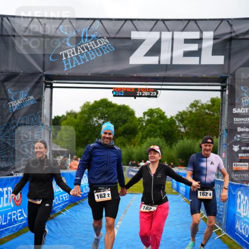 30.08.2026 - Elbe Triathlon Hamburg LAZAROV Photography http://msf.ph/oto/10042507 30.08.2026 16:28:23 Ziel  meine-sportfotos.de