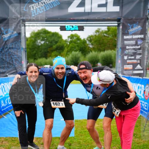 30.08.2026 - Elbe Triathlon Hamburg LAZAROV Photography http://msf.ph/oto/10042535 30.08.2026 16:28:43 Ziel  meine-sportfotos.de
