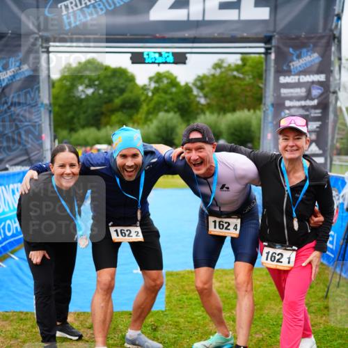 30.08.2026 - Elbe Triathlon Hamburg LAZAROV Photography http://msf.ph/oto/10042555 30.08.2026 16:28:44 Ziel  meine-sportfotos.de