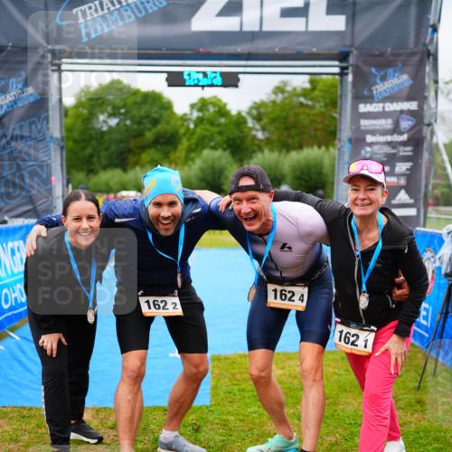 30.08.2026 - Elbe Triathlon Hamburg LAZAROV Photography http://msf.ph/oto/10042559 30.08.2026 16:28:45 Ziel  meine-sportfotos.de