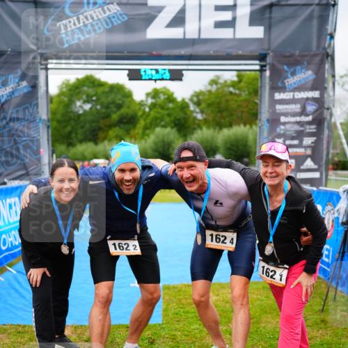 30.08.2026 - Elbe Triathlon Hamburg LAZAROV Photography http://msf.ph/oto/10042566 30.08.2026 16:28:45 Ziel  meine-sportfotos.de