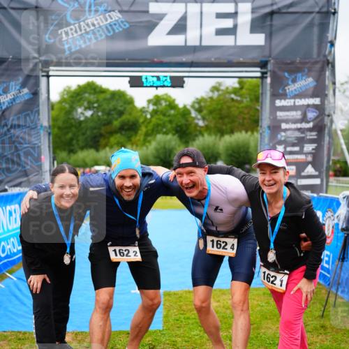 30.08.2026 - Elbe Triathlon Hamburg LAZAROV Photography http://msf.ph/oto/10042572 30.08.2026 16:28:45 Ziel  meine-sportfotos.de