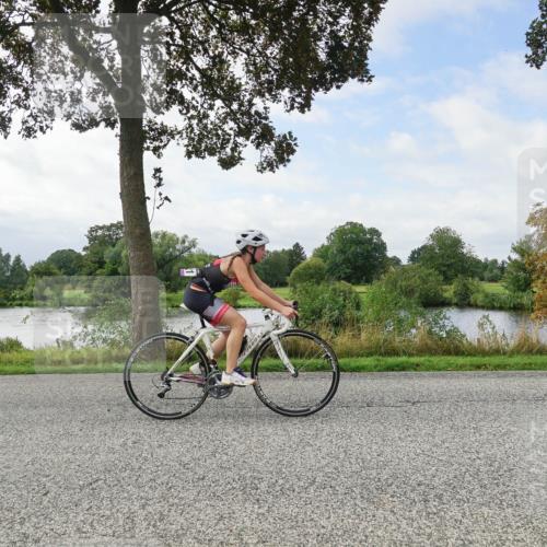 30.08.2026 - Elbe Triathlon Hamburg Michael Burmester http://msf.ph/oto/10042585 30.08.2026 12:45:18 Radfahren 1821 meine-sportfotos.de