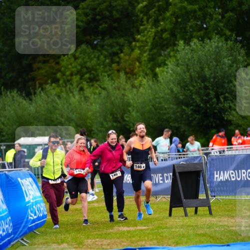 30.08.2026 - Elbe Triathlon Hamburg LAZAROV Photography http://msf.ph/oto/10042714 30.08.2026 16:30:44 Ziel  meine-sportfotos.de