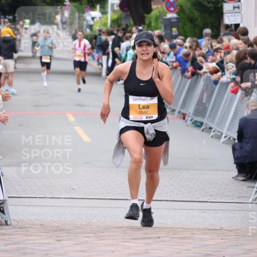 30.08.2026 - Blankeneser Heldenlauf Lena Gebhardt http://msf.ph/oto/10042754 30.08.2026 11:48:18 Ziel 2542, 4487 meine-sportfotos.de