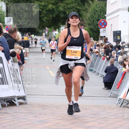 30.08.2026 - Blankeneser Heldenlauf Lena Gebhardt http://msf.ph/oto/10042768 30.08.2026 11:48:19 Ziel 2542, 4487 meine-sportfotos.de