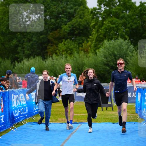 30.08.2026 - Elbe Triathlon Hamburg LAZAROV Photography http://msf.ph/oto/10042791 30.08.2026 16:31:03 Ziel  meine-sportfotos.de
