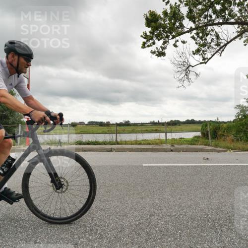 30.08.2026 - Elbe Triathlon Hamburg Michael Burmester http://msf.ph/oto/10042860 30.08.2026 13:37:29 Radfahren  meine-sportfotos.de