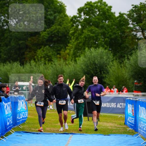 30.08.2026 - Elbe Triathlon Hamburg LAZAROV Photography http://msf.ph/oto/10042960 30.08.2026 16:32:13 Ziel  meine-sportfotos.de