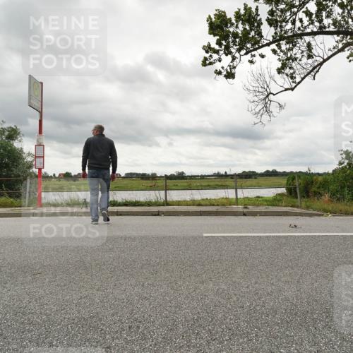30.08.2026 - Elbe Triathlon Hamburg Michael Burmester http://msf.ph/oto/10042961 30.08.2026 13:39:49 Radfahren  meine-sportfotos.de