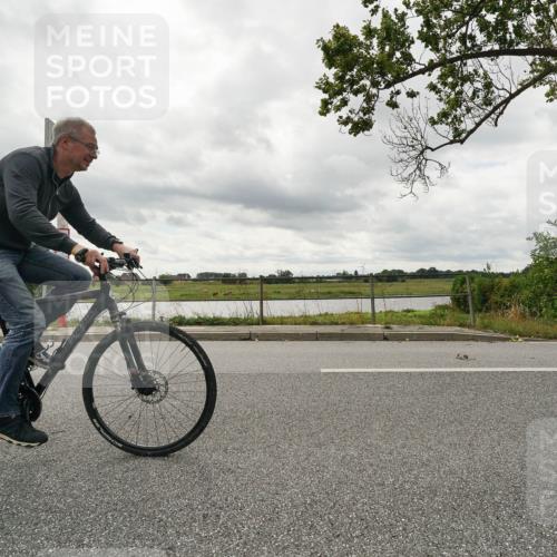 30.08.2026 - Elbe Triathlon Hamburg Michael Burmester http://msf.ph/oto/10043003 30.08.2026 13:41:25 Radfahren  meine-sportfotos.de