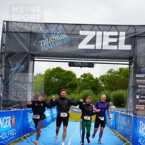 30.08.2026 - Elbe Triathlon Hamburg LAZAROV Photography http://msf.ph/oto/10043016 30.08.2026 16:32:17 Ziel  meine-sportfotos.de