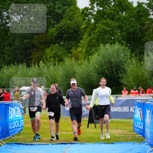 30.08.2026 - Elbe Triathlon Hamburg LAZAROV Photography http://msf.ph/oto/10043039 30.08.2026 16:32:26 Ziel  meine-sportfotos.de