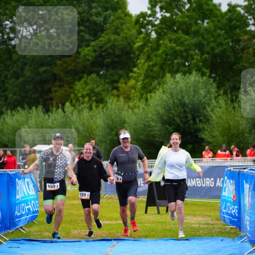 30.08.2026 - Elbe Triathlon Hamburg LAZAROV Photography http://msf.ph/oto/10043045 30.08.2026 16:32:26 Ziel  meine-sportfotos.de