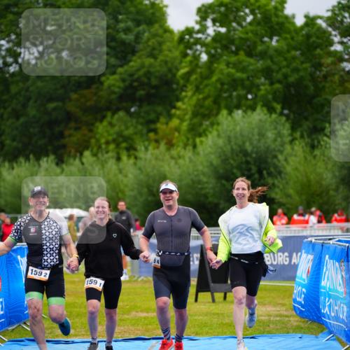 30.08.2026 - Elbe Triathlon Hamburg LAZAROV Photography http://msf.ph/oto/10043075 30.08.2026 16:32:27 Ziel  meine-sportfotos.de