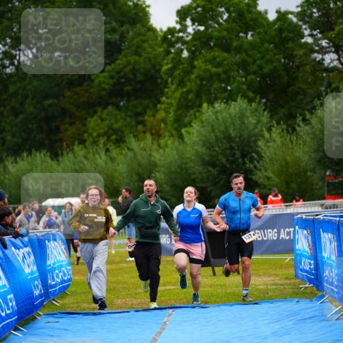 30.08.2026 - Elbe Triathlon Hamburg LAZAROV Photography http://msf.ph/oto/10043086 30.08.2026 16:33:38 Ziel  meine-sportfotos.de