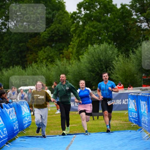30.08.2026 - Elbe Triathlon Hamburg LAZAROV Photography http://msf.ph/oto/10043092 30.08.2026 16:33:38 Ziel  meine-sportfotos.de