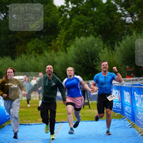 30.08.2026 - Elbe Triathlon Hamburg LAZAROV Photography http://msf.ph/oto/10043114 30.08.2026 16:33:39 Ziel  meine-sportfotos.de