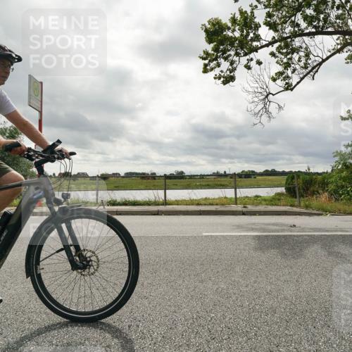 30.08.2026 - Elbe Triathlon Hamburg Michael Burmester http://msf.ph/oto/10043149 30.08.2026 13:45:19 Radfahren  meine-sportfotos.de