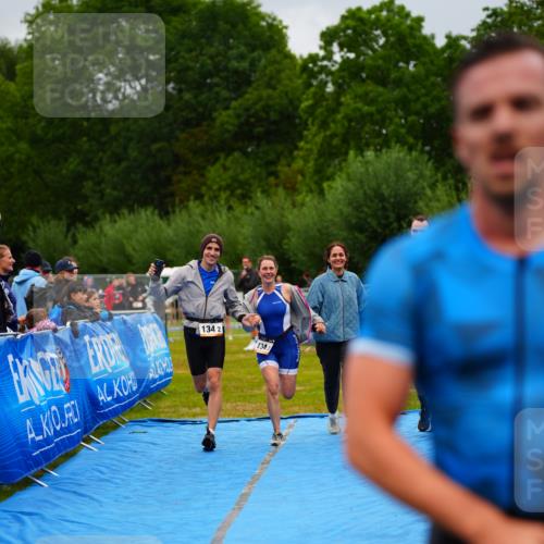 30.08.2026 - Elbe Triathlon Hamburg LAZAROV Photography http://msf.ph/oto/10043151 30.08.2026 16:33:44 Ziel  meine-sportfotos.de