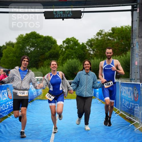 30.08.2026 - Elbe Triathlon Hamburg LAZAROV Photography http://msf.ph/oto/10043178 30.08.2026 16:33:46 Ziel  meine-sportfotos.de