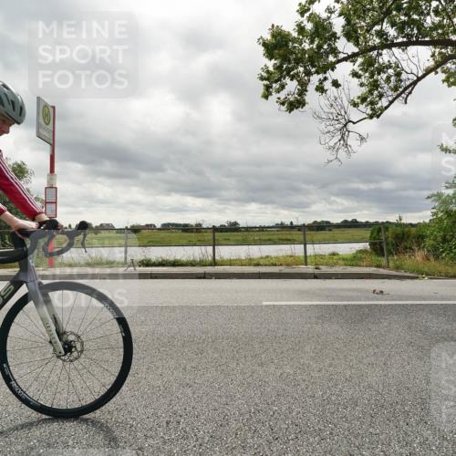 30.08.2026 - Elbe Triathlon Hamburg Michael Burmester http://msf.ph/oto/10043210 30.08.2026 13:48:05 Radfahren  meine-sportfotos.de