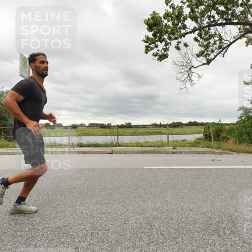 30.08.2026 - Elbe Triathlon Hamburg Michael Burmester http://msf.ph/oto/10043382 30.08.2026 14:02:35 Radfahren  meine-sportfotos.de