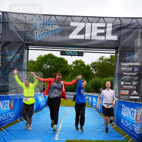 30.08.2026 - Elbe Triathlon Hamburg LAZAROV Photography http://msf.ph/oto/10043432 30.08.2026 16:35:32 Ziel  meine-sportfotos.de