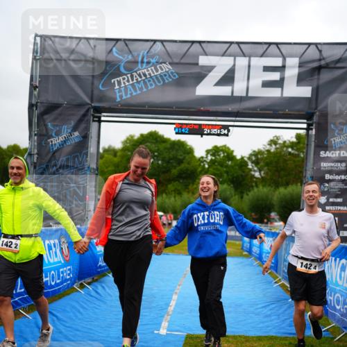 30.08.2026 - Elbe Triathlon Hamburg LAZAROV Photography http://msf.ph/oto/10043443 30.08.2026 16:35:33 Ziel  meine-sportfotos.de