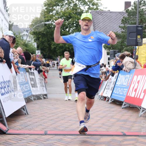30.08.2026 - Blankeneser Heldenlauf Lena Gebhardt http://msf.ph/oto/10043468 30.08.2026 11:49:16 Ziel 2258, 2291, 2531, 2599, 2704, 2879 meine-sportfotos.de