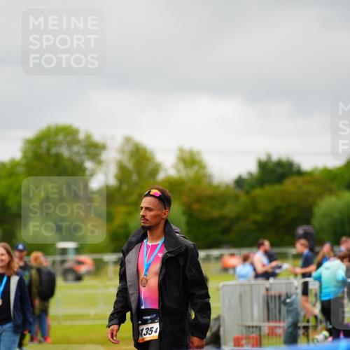 30.08.2026 - Elbe Triathlon Hamburg LAZAROV Photography http://msf.ph/oto/10043491 30.08.2026 16:36:43 Ziel  meine-sportfotos.de