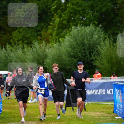 30.08.2026 - Elbe Triathlon Hamburg LAZAROV Photography http://msf.ph/oto/10043509 30.08.2026 16:37:23 Ziel  meine-sportfotos.de