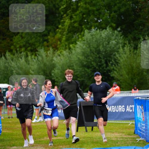 30.08.2026 - Elbe Triathlon Hamburg LAZAROV Photography http://msf.ph/oto/10043515 30.08.2026 16:37:23 Ziel  meine-sportfotos.de