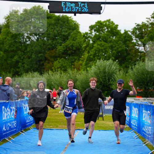 30.08.2026 - Elbe Triathlon Hamburg LAZAROV Photography http://msf.ph/oto/10043536 30.08.2026 16:37:25 Ziel  meine-sportfotos.de